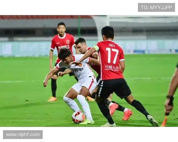 这是中超联赛的照片吗?赛场瞬间分享 这是中超联赛的照片吗?赛场瞬间分享