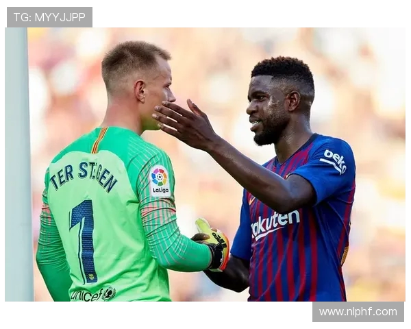 巴萨传奇哈维力挺维克托丰特出席酒会展现支持态度